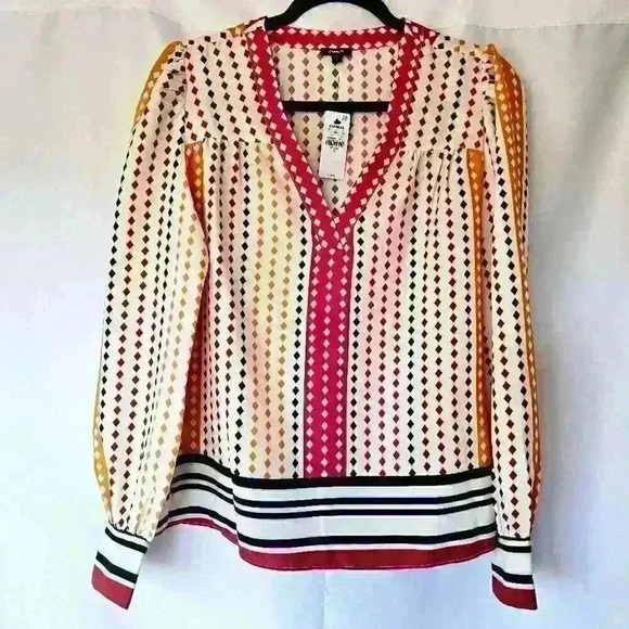๐ NWT ๐ Express V-Neck Diamond Dot Long Sleeve Gathered Front Top, Size S - Picture 8 of 14